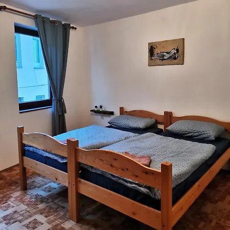 Sobe Pri Olivi בית הארחה *
